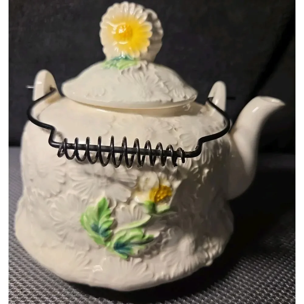 Vintage Rubens Floral Teapot 1968 Yellow White Daisy’s Wire Handle Grannycore